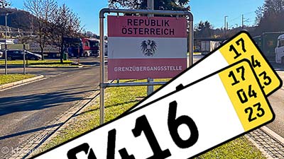 Grenzschild von Österreich. Davor sind Kurzzeitkennzeichen Schilder zu sehen. Es symbolisiert, ob man mit den Kurzkennzeichen in das Ausland fahren darf.