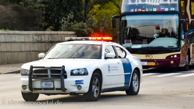 Ein Polizeiwagen bei einer Kontrolle in den USA