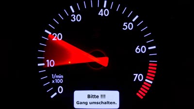 Drehzahlanzeige in einem Auto
