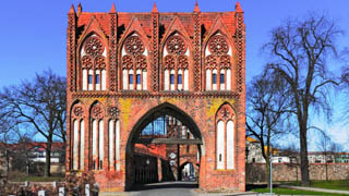 Neubrandenburger Stargarder Tor wurde in Backsteingotik 1311 errichtet und war ursprünglich ein Zollhaus