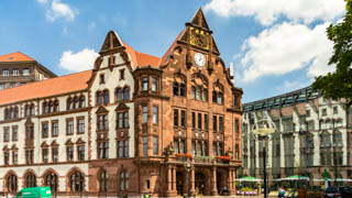 Altes  Rathaus im neugotischen Schaugiebeln - zum Alten Markt am Friedesplatz
