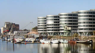 Innenhafen von Duisburg am Rhein, an welchem verschiedene Museen angesiedelt sind