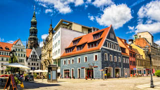 Hauptmarkt in Zwickau mit Bilck auf den Mariendom und die historischen Häuserreihen